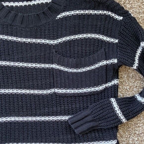 American Eagle Black and White Striped Pocket Sweater - Picture 8 of 10